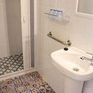 Habitación Familiar Estándar con 2 Camas Individuales